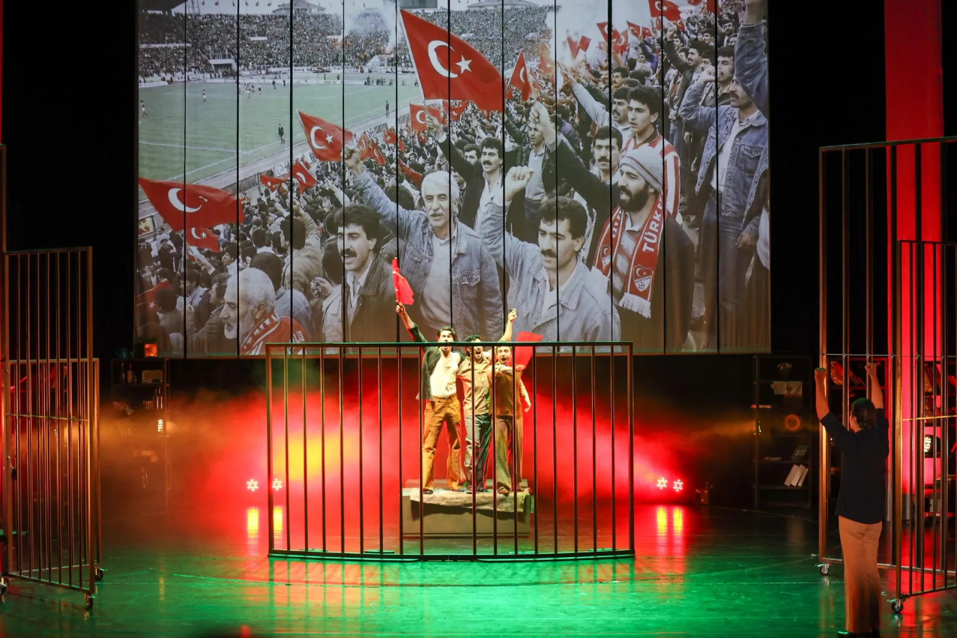 Tarık Akan’ın hayatı tiyatro sahnesinde