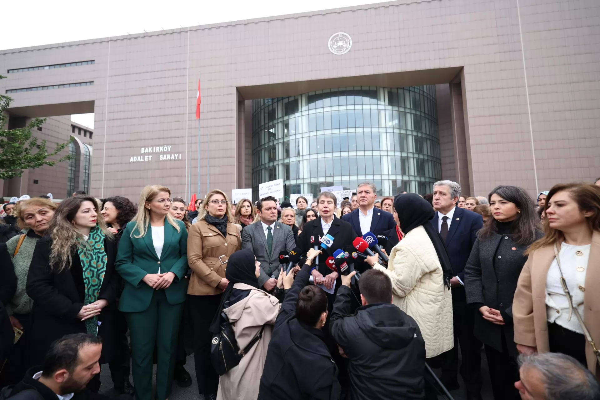 BAŞKAN OVALIOĞLU, ‘YENİDOĞAN ÇETESİ’ DAVASINI TAKİP ETTİ