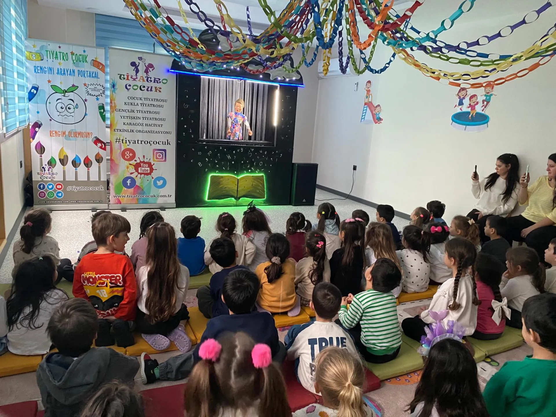 “RENGİNİ ARAYAN PORTAKAL” MİNİKLERLE BULUŞTU