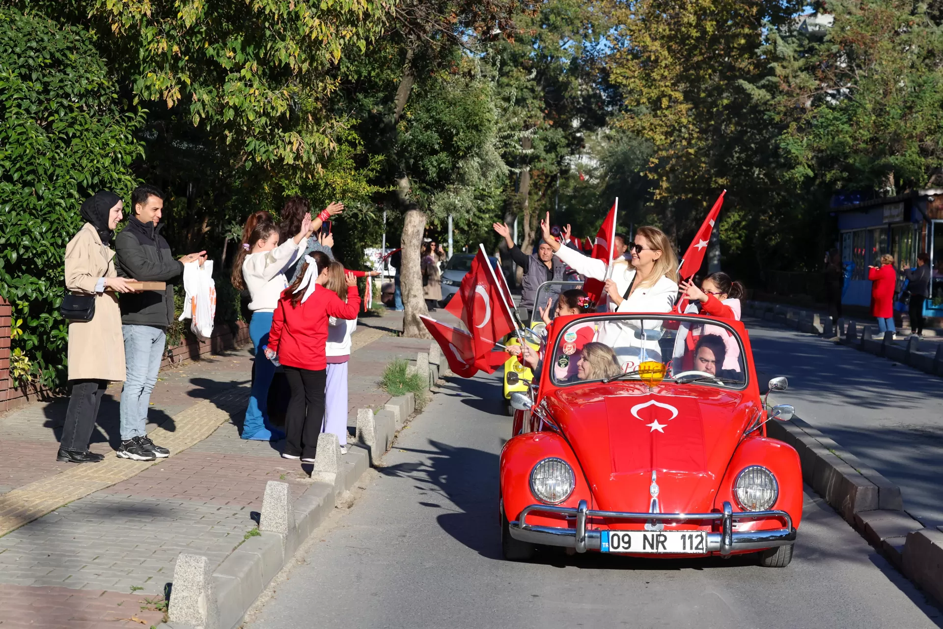 BAKIRKÖY’DE VOSVOSLARLA CUMHURİYET KONVOYU