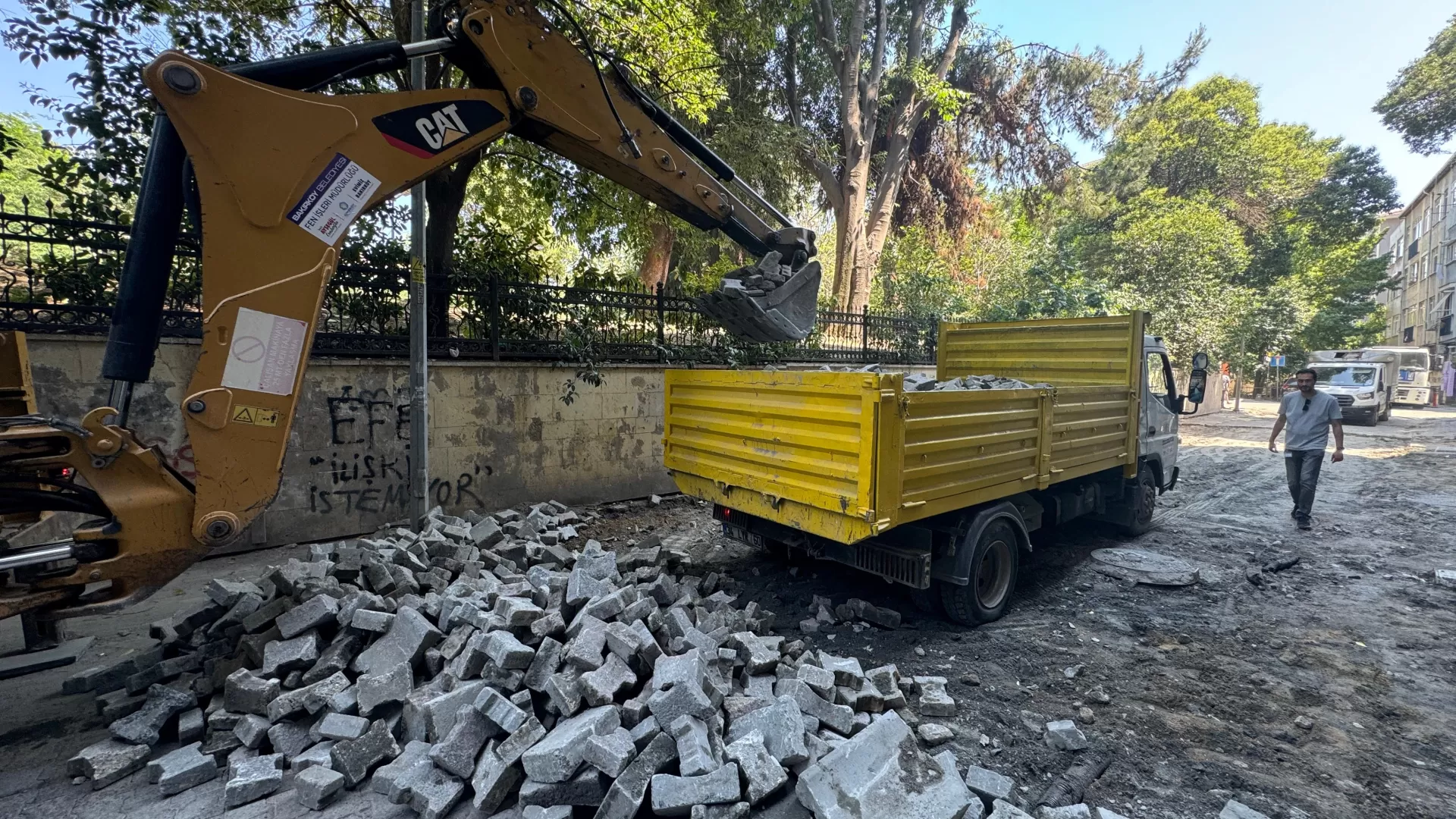 KARTALTEPE CADDESİ YENİLENİYOR