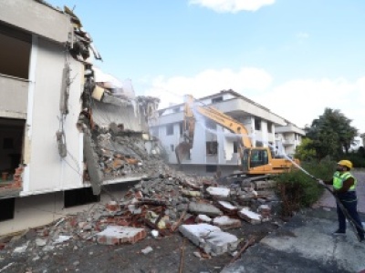 BAKIRKÖY’DE RİSKLİ BİNALAR GÜVENLİ HALE GELİYOR
