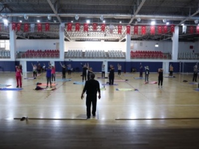 BAKIRKÖYLÜ KADINLAR HEM SPOR YAPIYOR HEM SOSYALLEŞİYOR