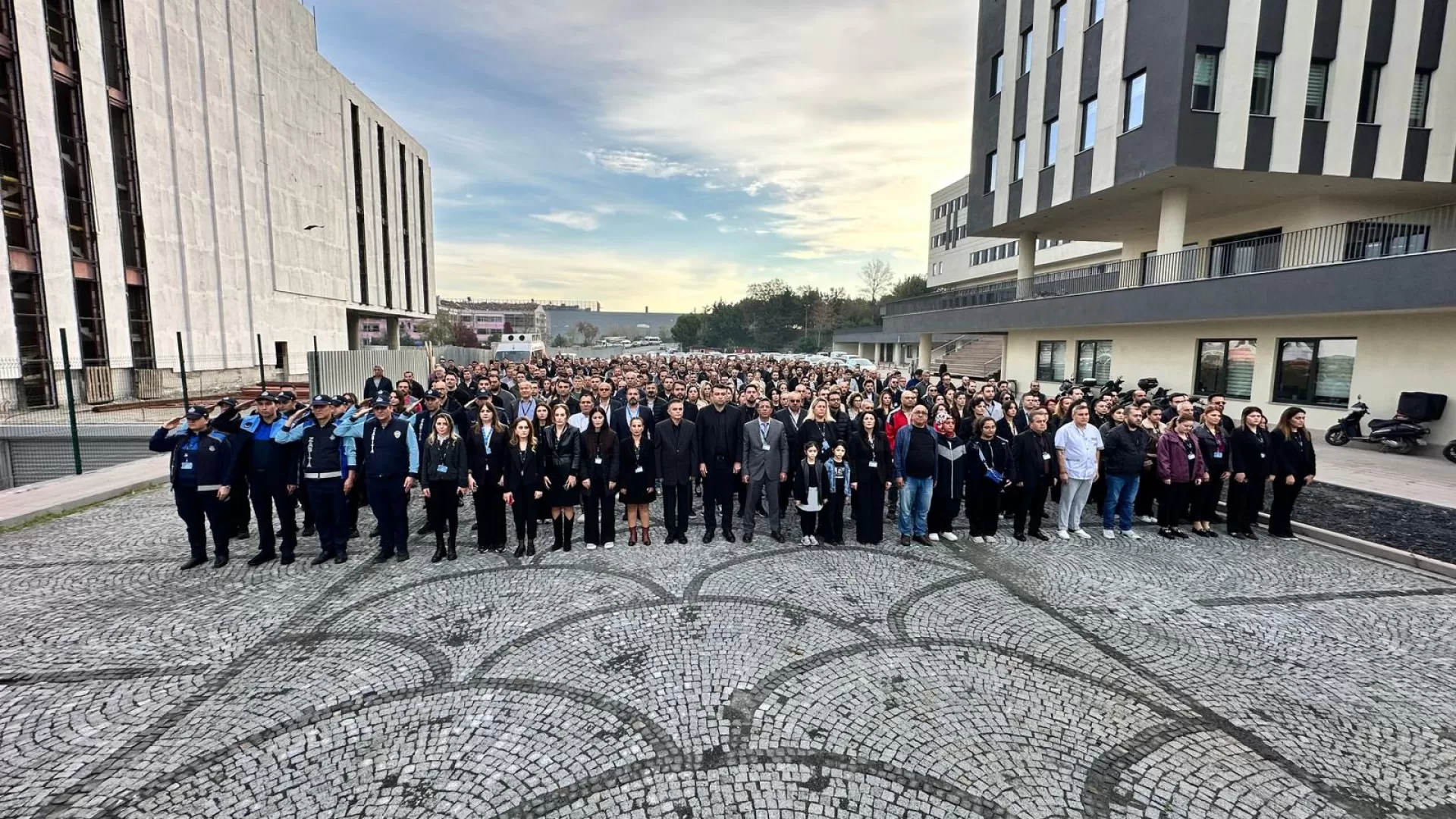BAKIRKÖY 10 KASIM’DA ATASINI ANDI