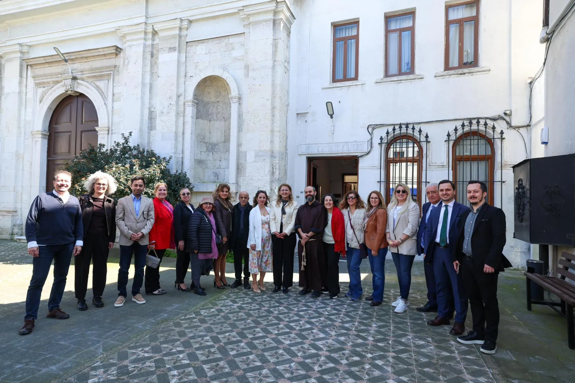 BAŞKAN OVALIOĞLU VATANDAŞLARIN PASKALYASINI KUTLADI