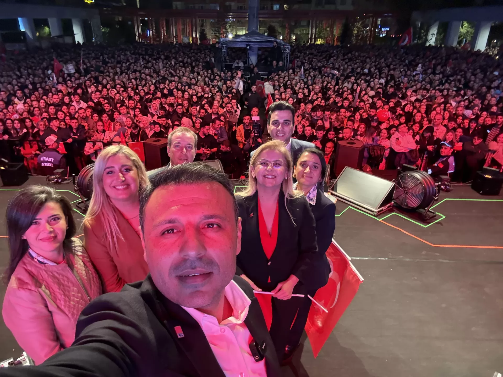 BAKIRKÖY’DE CUMHURİYET DAHA ÖNCE GÖRÜLMEMİŞ BİR COŞKUYLA KUTLANDI
