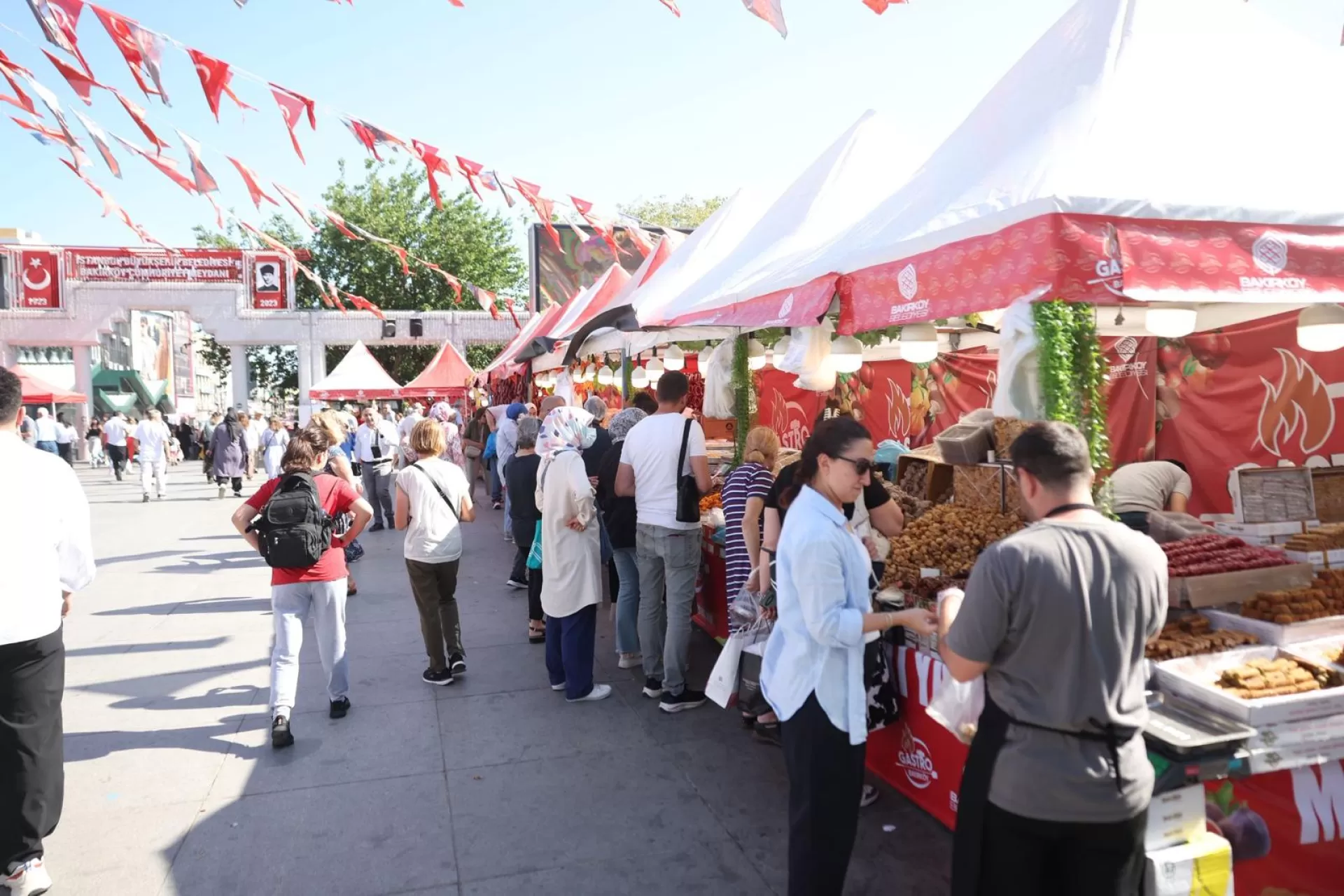 LEZZET ŞÖLENİ GASTRO BAKIRKÖY BAŞLADI