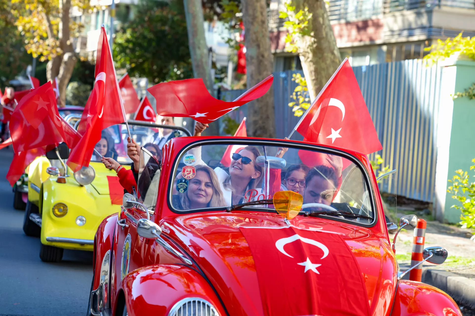 BAKIRKÖY’DE VOSVOSLARLA CUMHURİYET KONVOYU