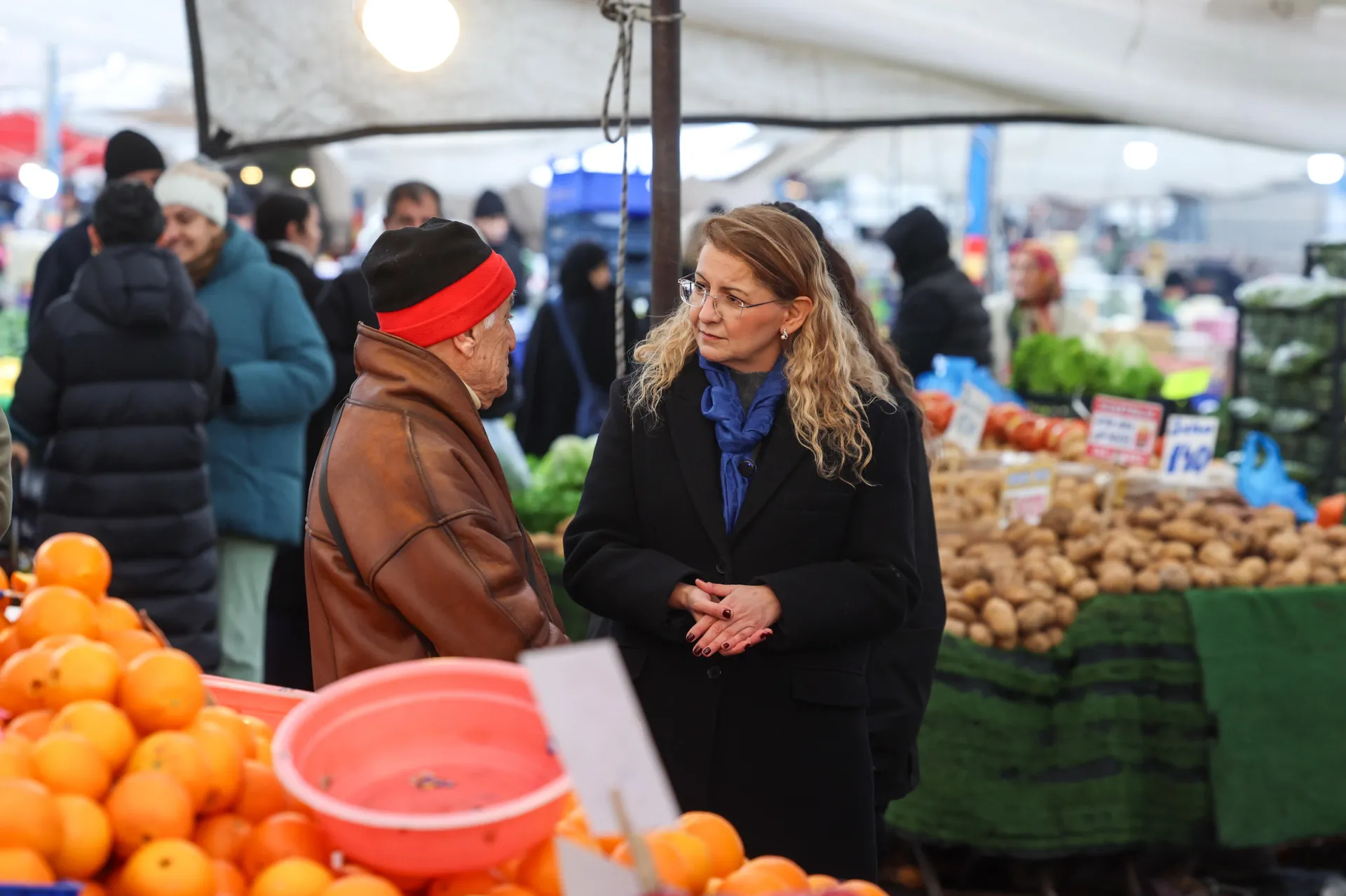 BAŞKAN OVALIOĞLU PAZAR ESNAFINI ZİYARET ETTİ