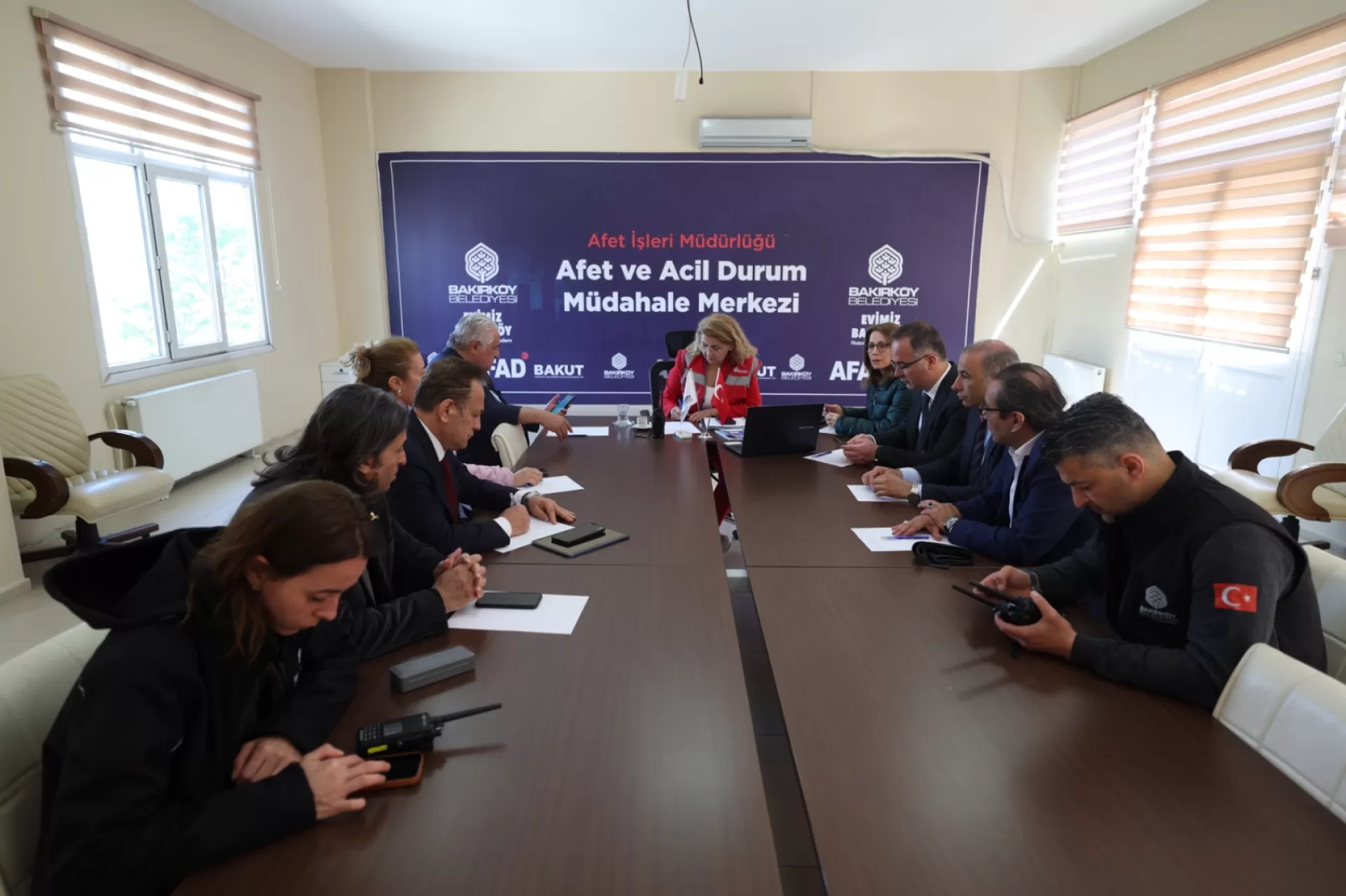 BAKIRKÖY BELEDİYESİ DEPREME KARŞI TÜM BİRİMLERİYLE SAHADAYDI