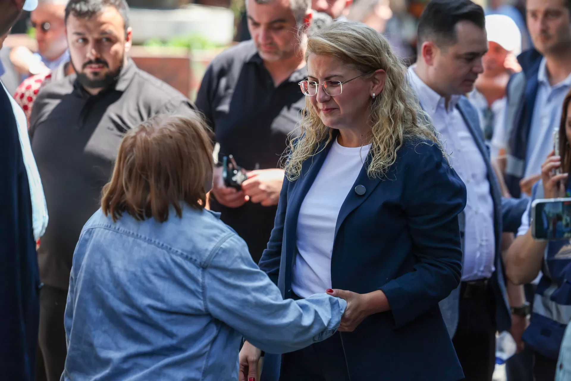 BAKIRKÖY'ÜN YOLLARI YENİLENİYOR