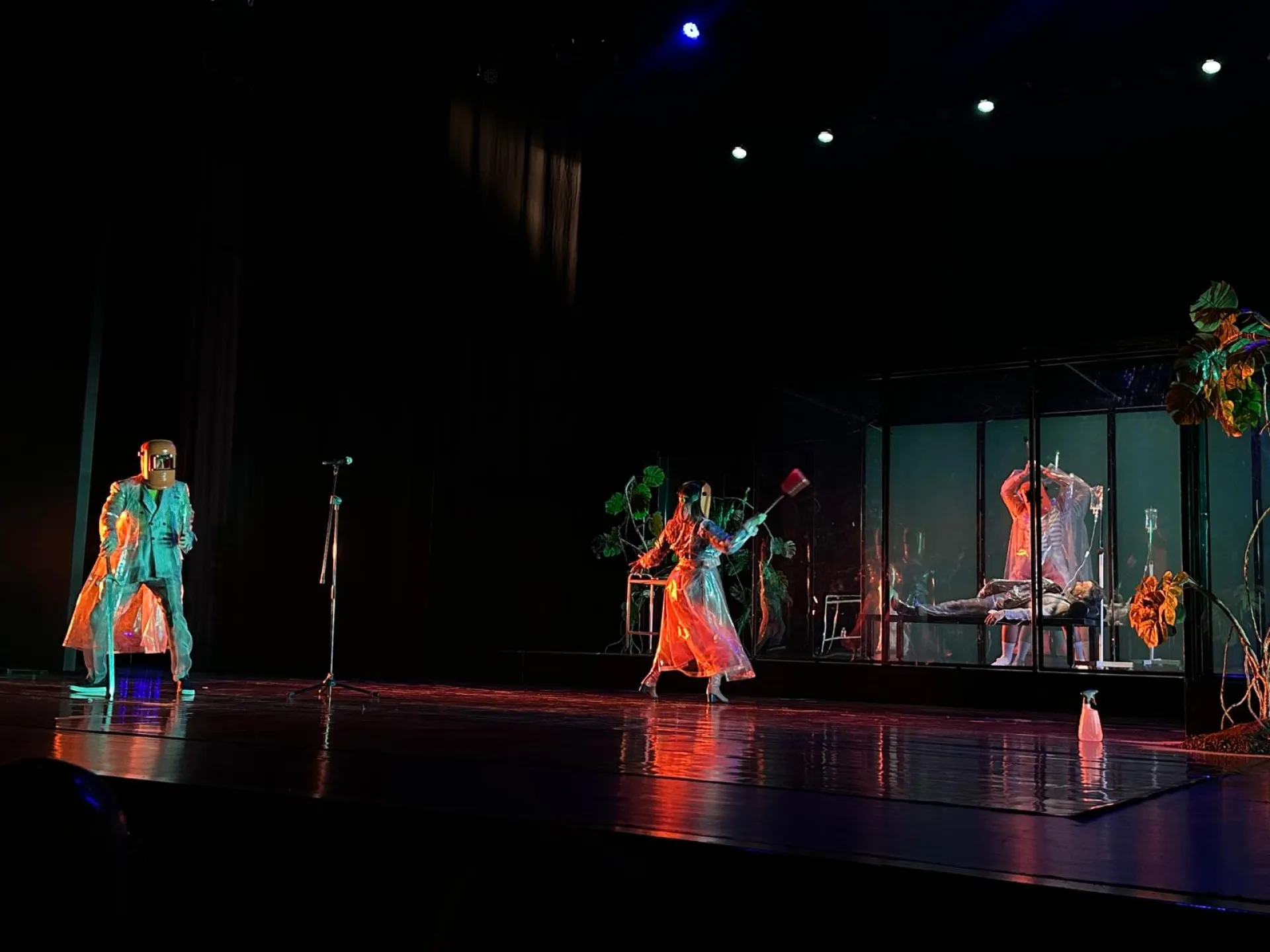 BAKIRKÖY BELEDİYE TİYATROLARI SAĞLIK ÇALIŞANLARI İÇİN SAHNELEDİ