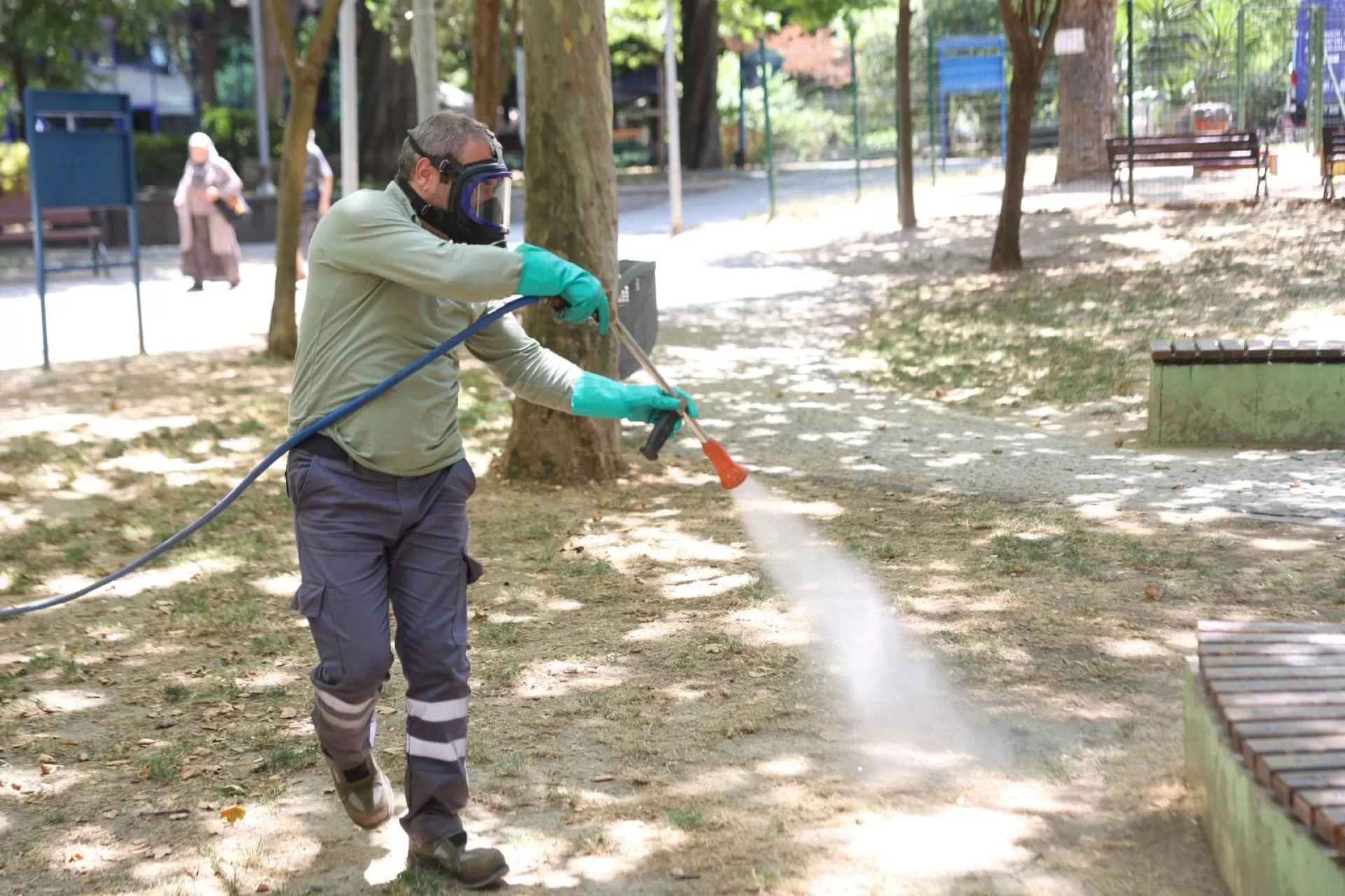 BAKIRKÖY’DE ZARARLILARA KARŞI İLAÇLAMA SEFERBERLİĞİ