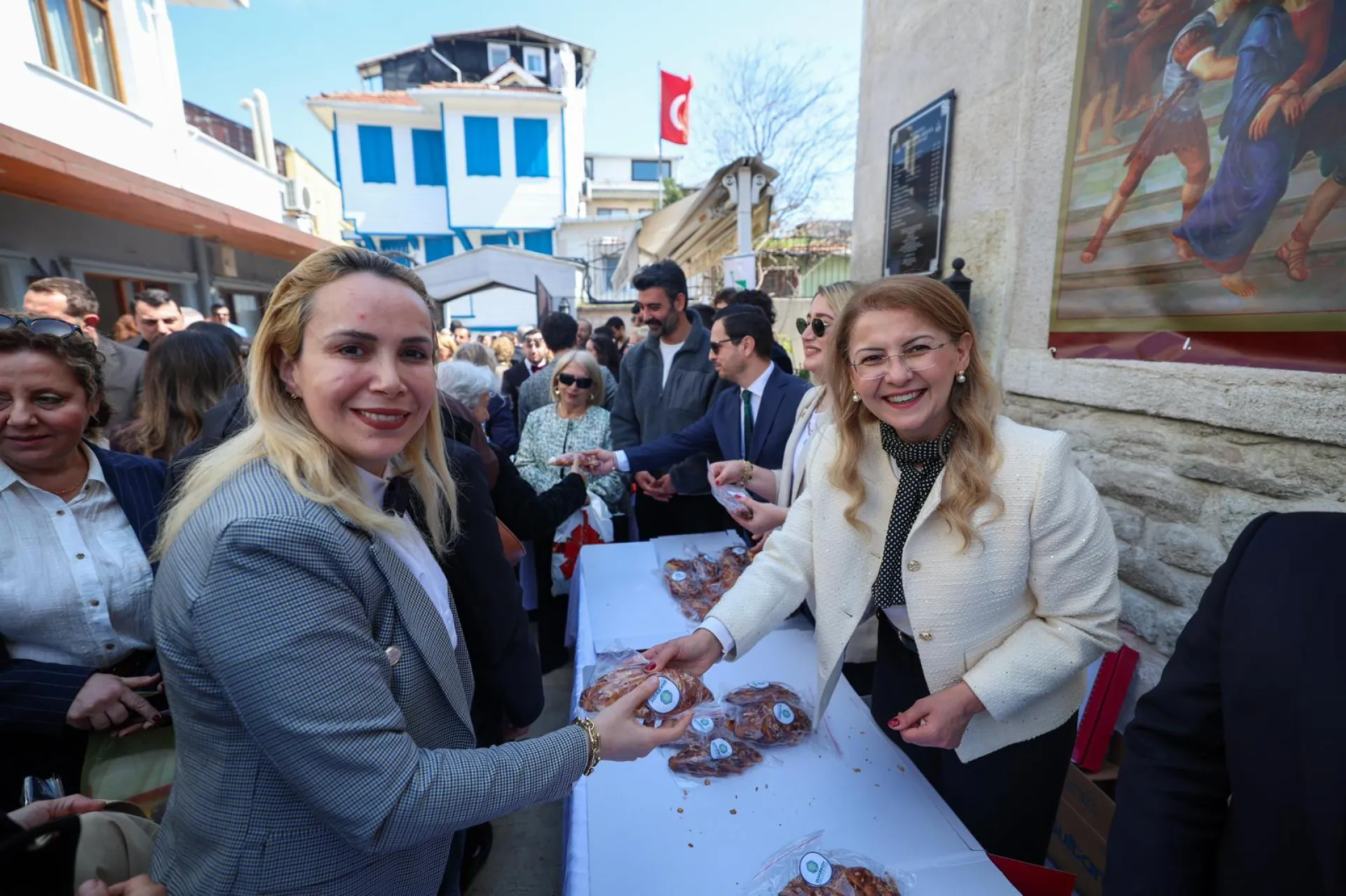 BAŞKAN OVALIOĞLU VATANDAŞLARIN PASKALYASINI KUTLADI