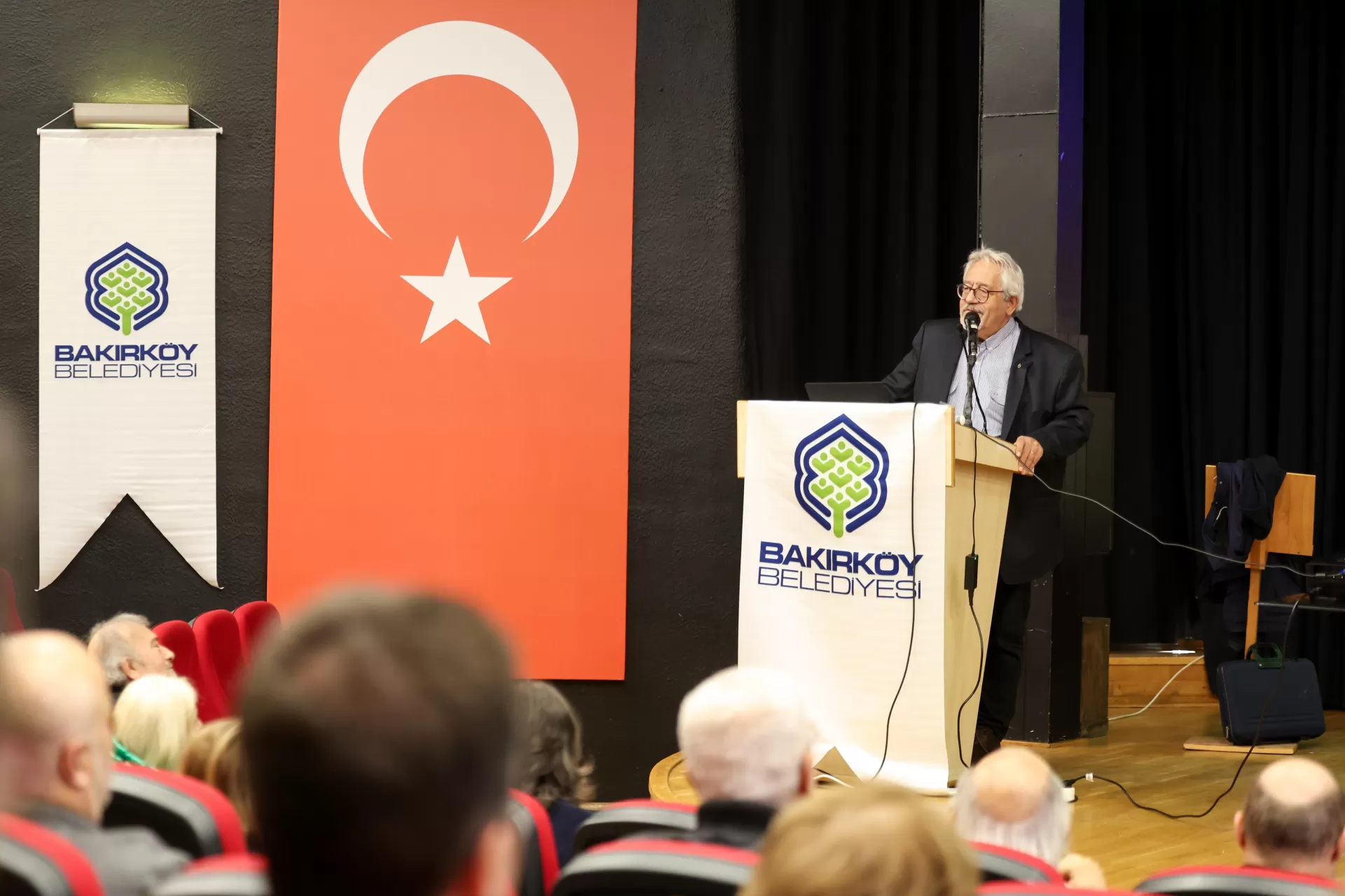 YAZAR TURGAY TUNA GEÇMİŞTEN GÜNÜMÜZE BAKIRKÖY’Ü ANLATTI