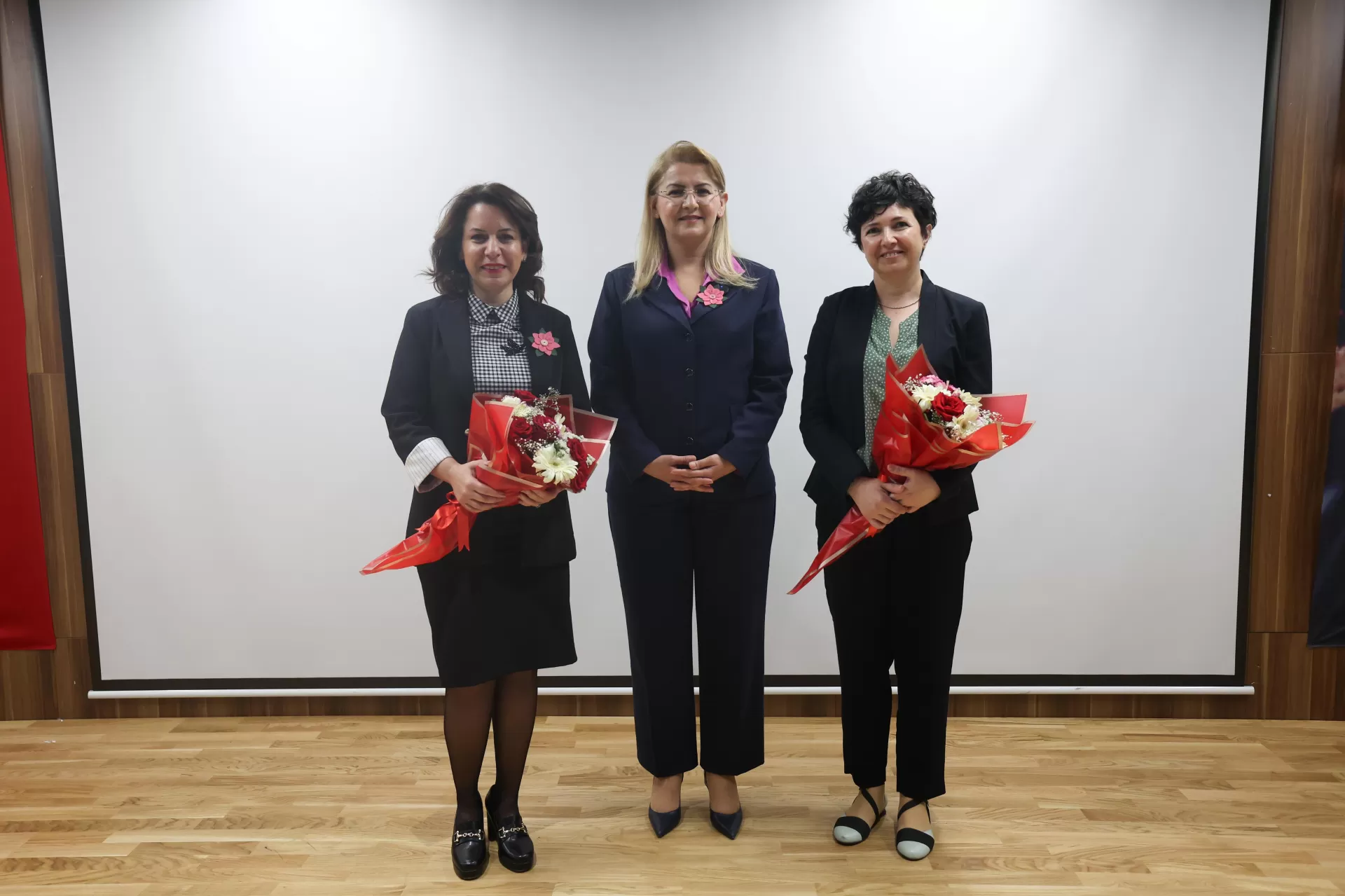 BAKIRKÖY’DE “KADINLAR İÇİN GÜVENLİ YAŞAM ÇALIŞTAYI” DÜZENLENDİ