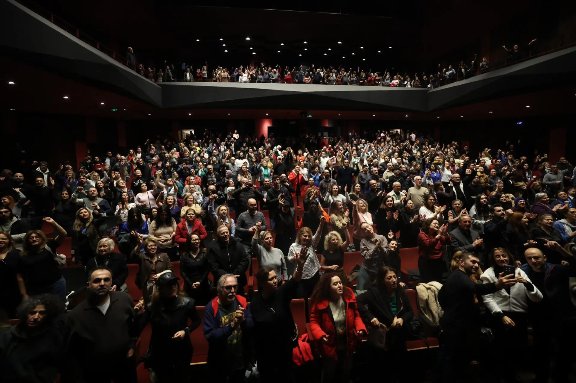 BARIŞ MANÇO VE CEM KARACA BAKIRKÖY’DE ANILDI