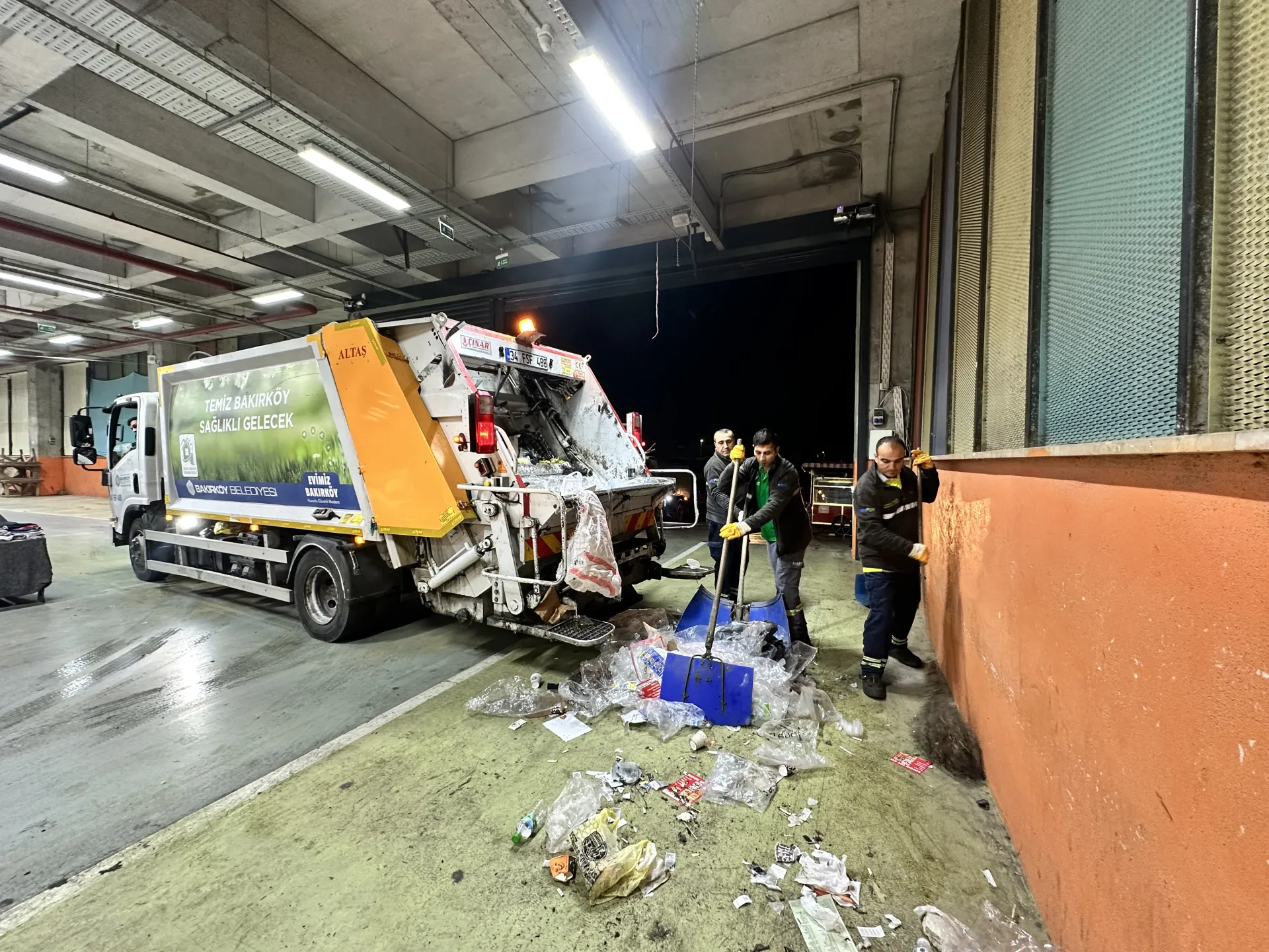 BAKIRKÖY BELEDİYESİ’NDEN TEMİZLİK SEFERBERLİĞİ