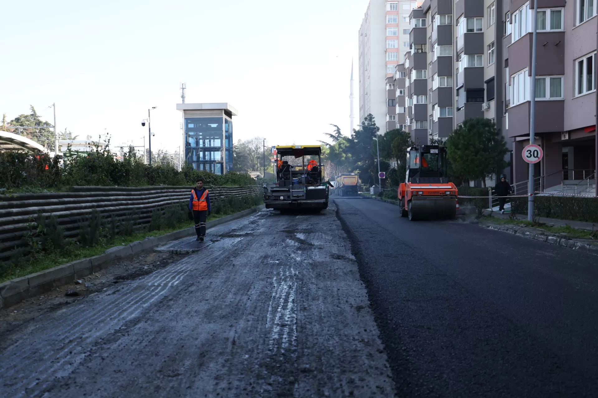 BAKIRKÖY BELEDİYESİ 50 TON ASFALT SERİMİ GERÇEKLEŞTİRDİ