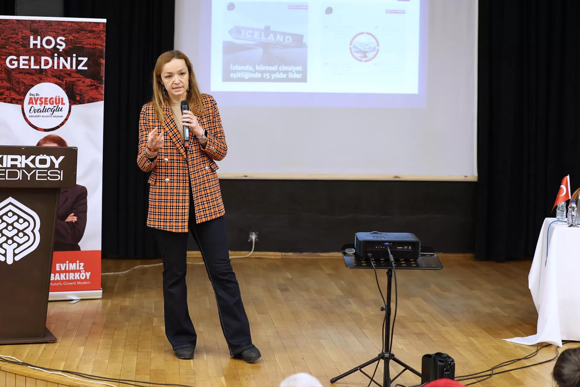 BAKIRKÖY’DE “İNSAN HAKLARI VE İNSAN HAKLARI GAZETECİLİĞİ” DEĞERLENDİRİLDİ