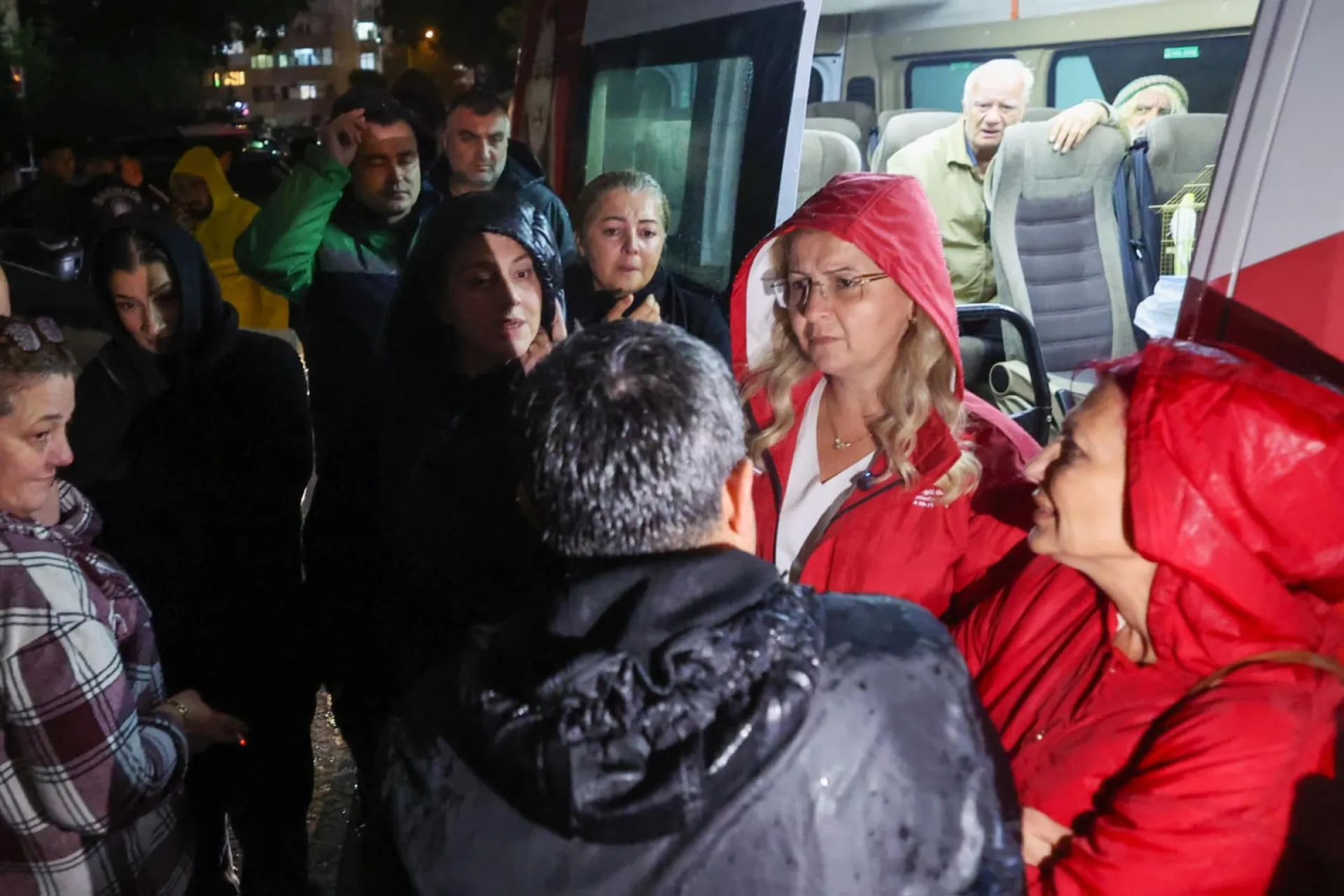 BAKIRKÖY BELEDİYESİ’NDEN YAĞIŞA 24 SAAT KESİNTİSİZ MÜDAHALE