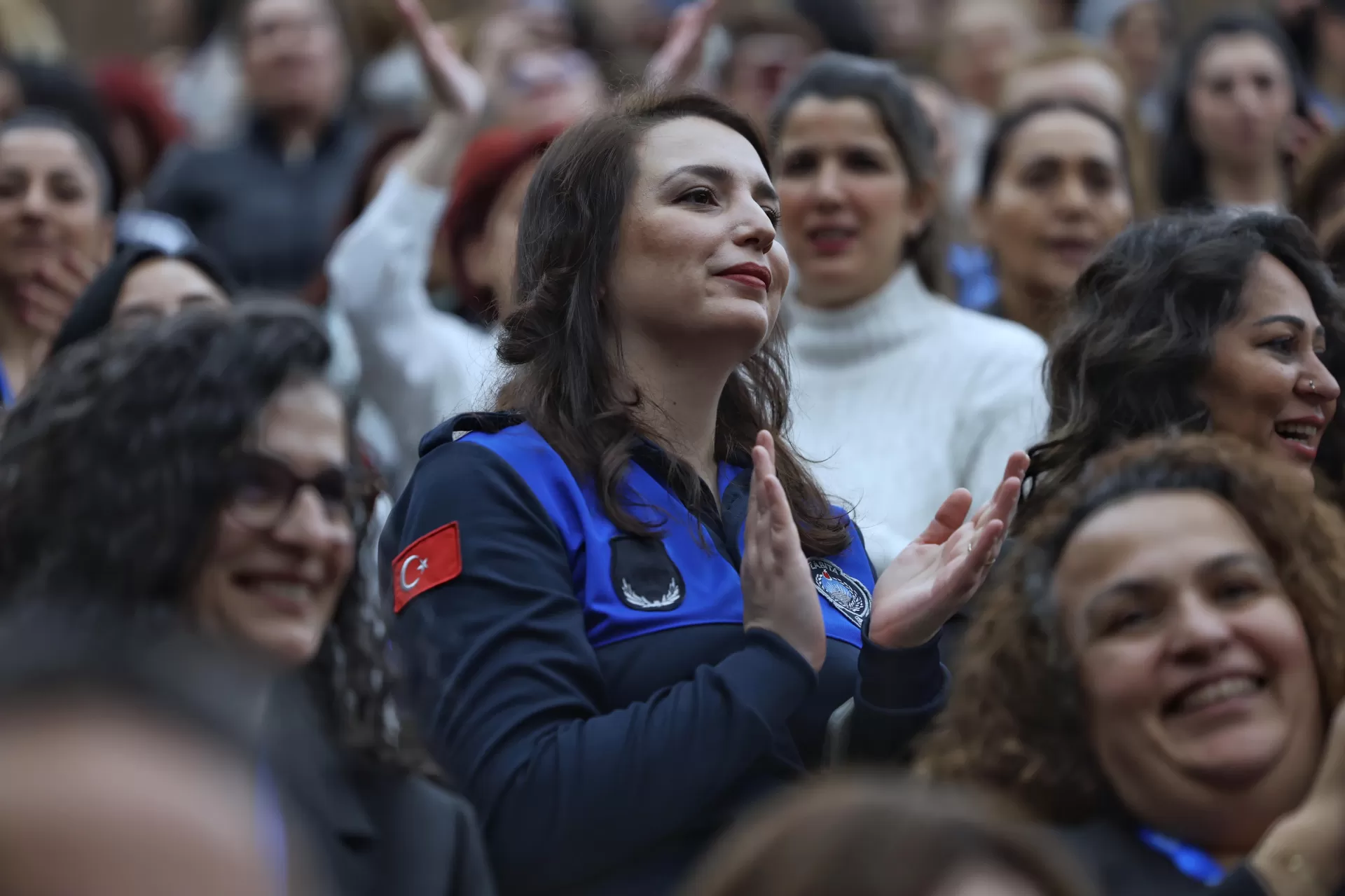 BAŞKAN OVALIOĞLU, KADIN ÇALIŞANLARLA BULUŞTU