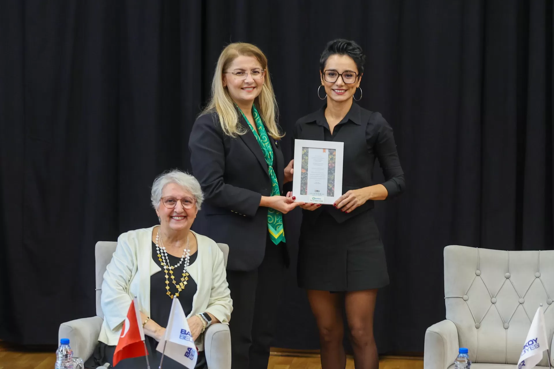 ŞULE AYDIN İLE “TIMARHANEDEN HABER VAR” BAKIRKÖY’DEYDİ