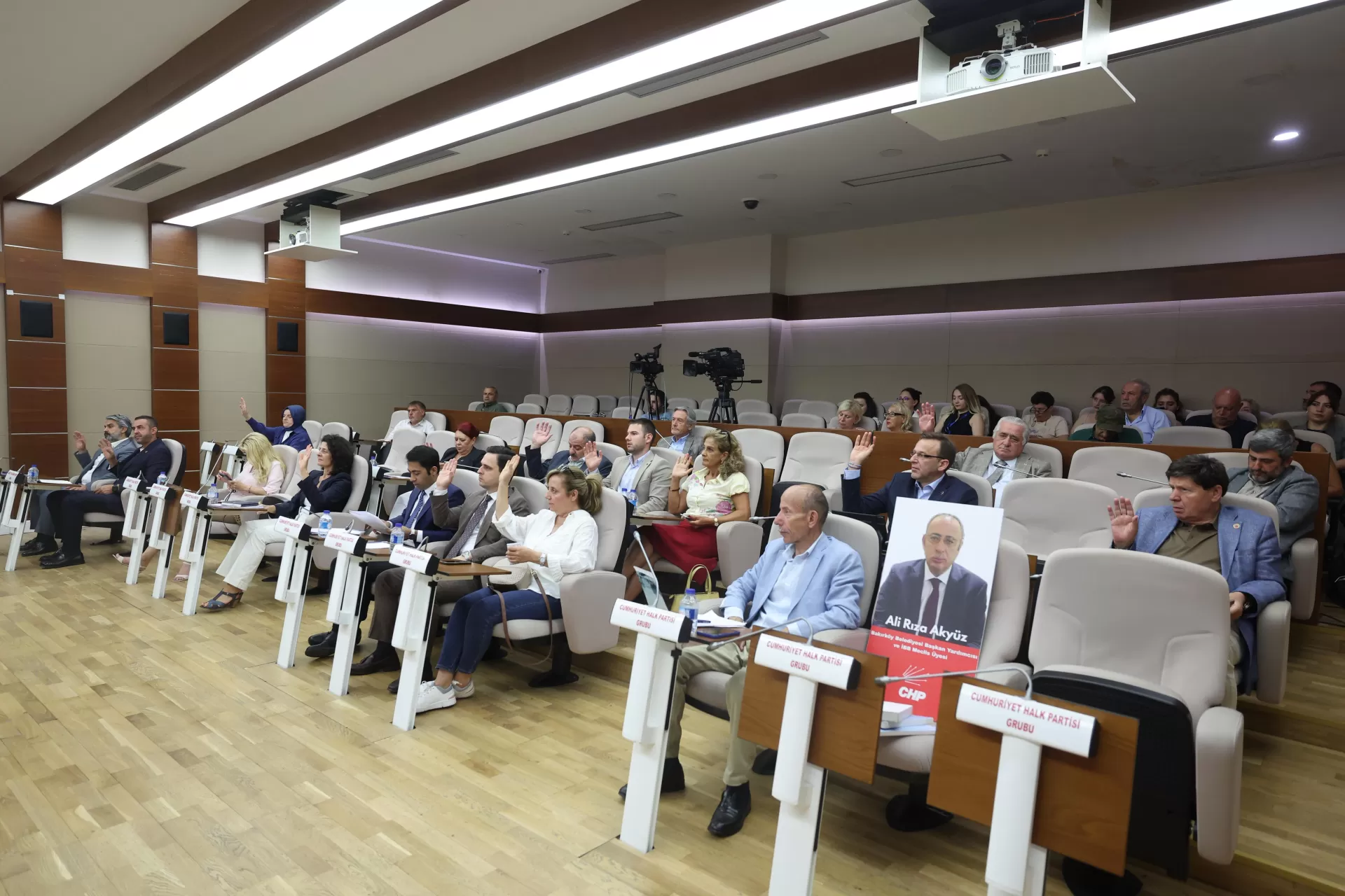 BAŞKAN OVALIOĞLU: "MİLLETİN EMANETİNE SAHİP ÇIKIYORUZ"