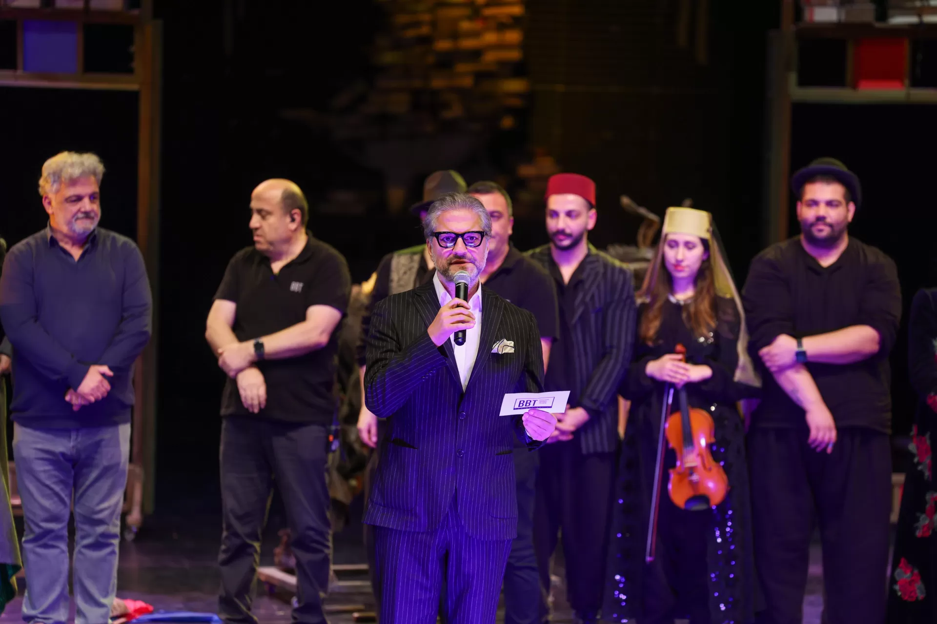 “EŞEĞİN GÖLGESİ” BAKIRKÖY’DE GÖRKEMLİ GALA İLE SAHNELENDİ