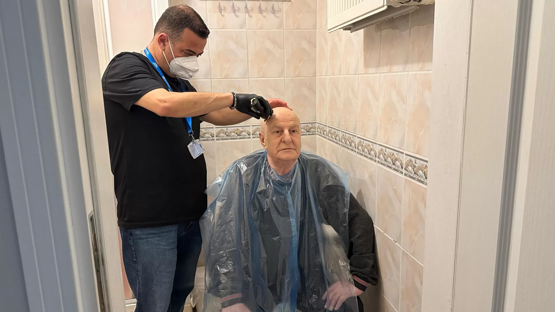 BAKIRKÖY BELEDİYESİNDEN BAYRAM ÖNCESİ “EVDE BERBER” HİZMETİ