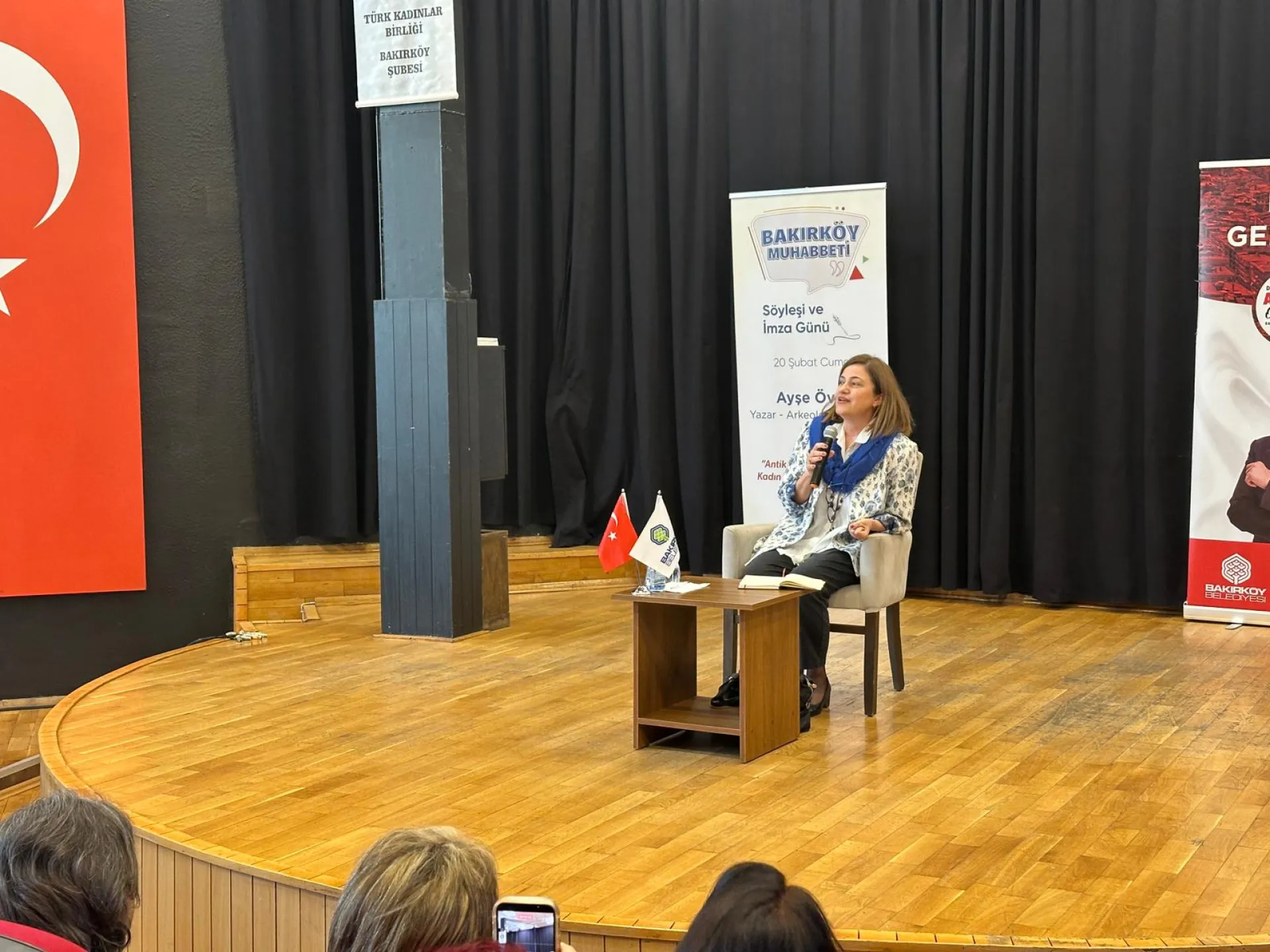 BAKIRKÖY’DE KADIN HAREKETİNİN TARİHSEL YOLCULUĞU KONUŞULDU