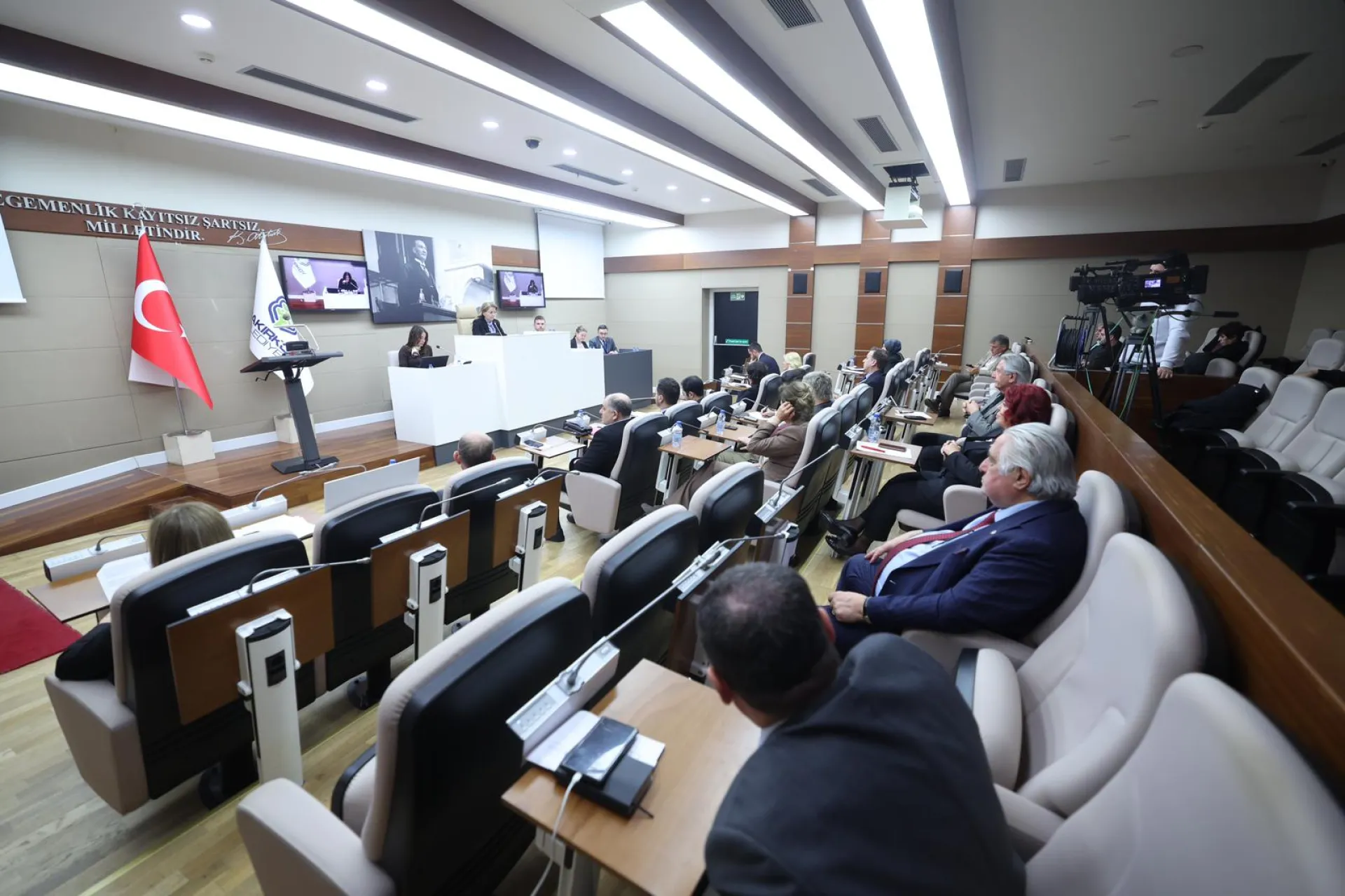 BAŞKAN OVALIOĞLU’NDAN EMEKLİLERE MÜJDE