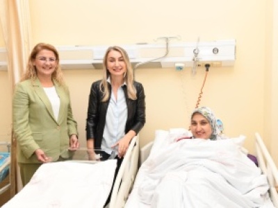 BAŞKAN OVALIOĞLU METROBÜSTE DOĞAN BEBEĞİ ZİYARET ETTİ