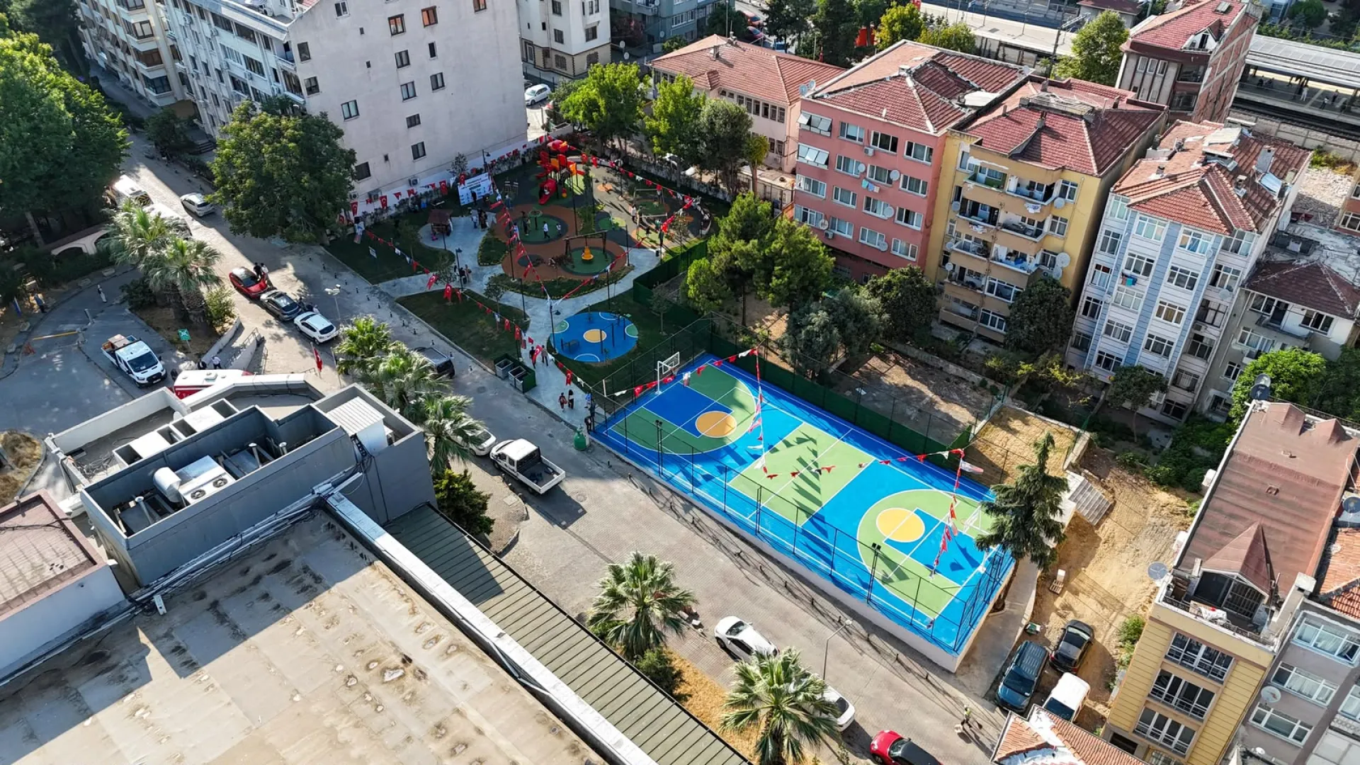 BAKIRKÖY VEFA PARKI YENİLENEN YÜZÜYLE HİZMETE AÇILDI